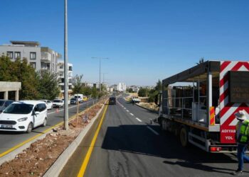 Adıyaman Belediyesi’nden 3. Çevre Yolu’nda yol çizgisi ve tabela düzenlemesi
