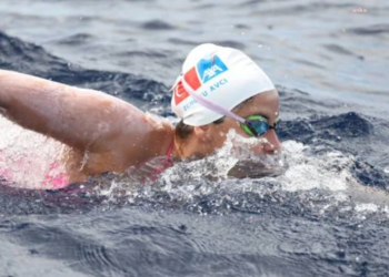 Türk yüzme tarihinde bir ilk: Bengisu Avcı Ocean’s 7’yi bitirdi