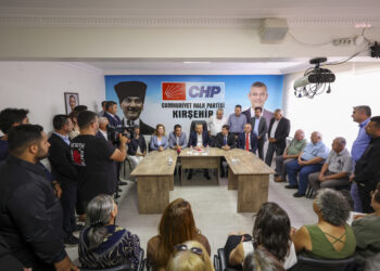 Özgür Özel, Kırşehir’de CHP İl Başkanlığını ve Belediyeyi ziyaret etti