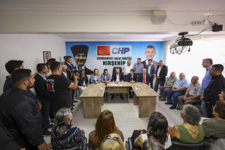 Özgür Özel, Kırşehir’de CHP İl Başkanlığını ve Belediyeyi ziyaret etti