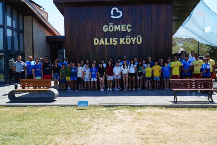 Balıkesir Büyükşehir Belediyesi’nin deniz tatili çocukları sevindirdi