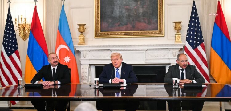 Azerbaycan ve Ermenistan barış için anlaştı