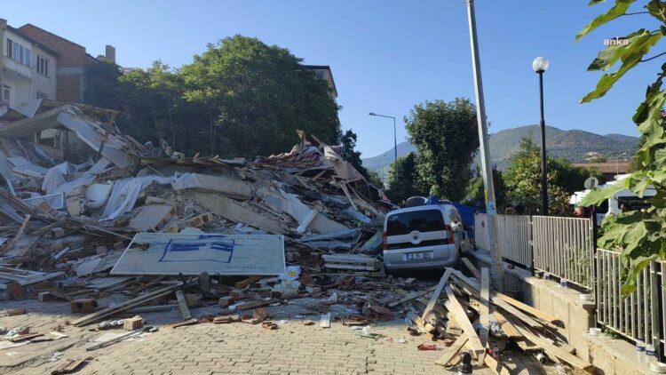 Balıkesir’de yıkılan binanın sahibi ve müteahhit gözaltında