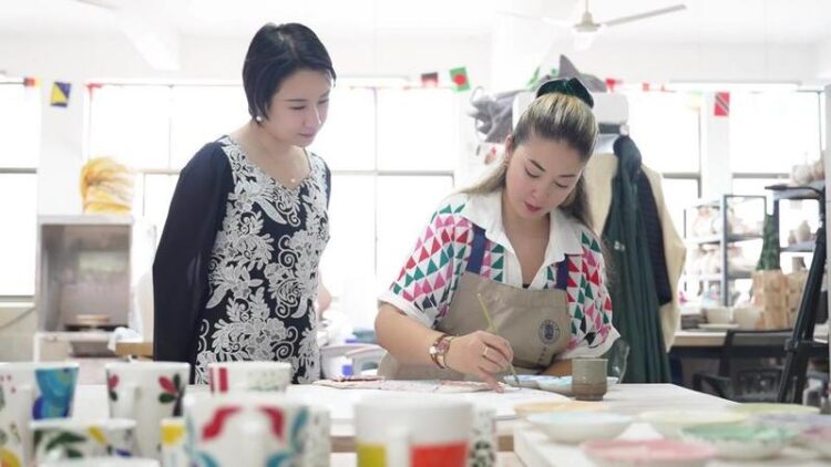 Türk seramik sanatçısı, Çin’in porselen başkenti Jingdezhen’de Türk ve Çin kültürlerini buluşturuyor