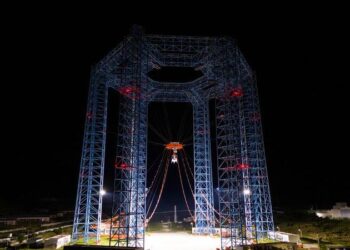 Çin, mürettebatlı Ay’a iniş aracının iniş ve kalkış testlerini başarıyla tamamladı