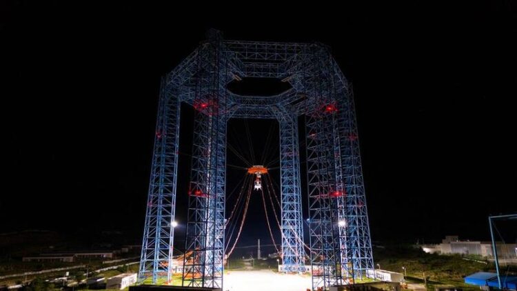 Çin, mürettebatlı Ay’a iniş aracının iniş ve kalkış testlerini başarıyla tamamladı