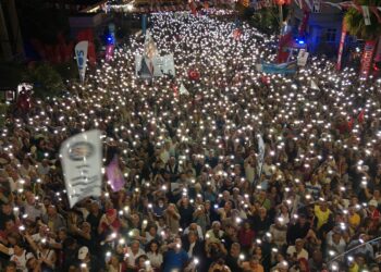 10 binler Beyoğlu’na aktı: “İnan Güney suçsuzdur, İnan Güney onurumuzdur”