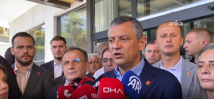 Özgür Özel Trabzon’da: “Kayyumcu çırağının seviyesine inersek çıkarken vurgun yeriz”