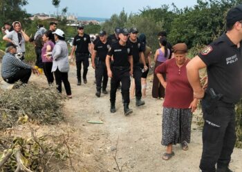 Acele kamulaştırma yapılan Samandağ Kurtderesi Mahallesi’ne çevik kuvvetle girildi, ağaçlar söküldü