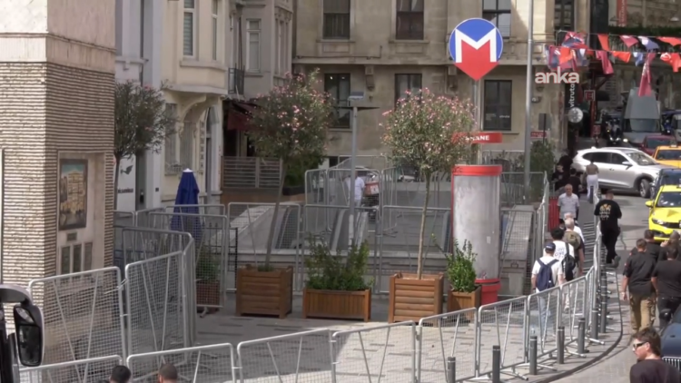 CHP’nin bu akşam düzenleyeceği miting öncesinde Şişhane metro istasyonunun üç çıkışı Valilik kararıyla kapatıldı