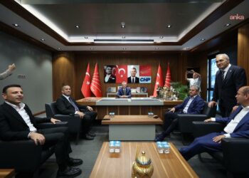 CHP Genel Başkanı Özgür Özel, İstanbul’daki çalışma ofisine gitti
