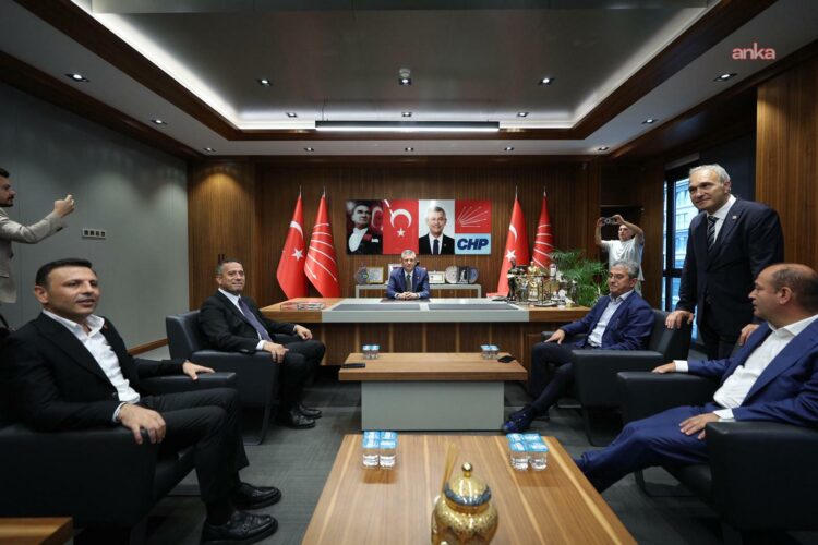 CHP Genel Başkanı Özgür Özel, İstanbul’daki çalışma ofisine gitti