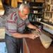 Adıyaman Belediyesi’nden 6 Şubat’ta atölyesi yıkılan bağlama ustasına destek