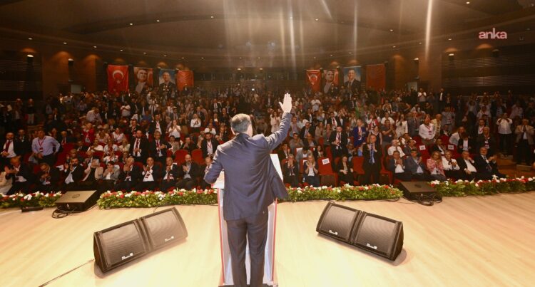 Özgür Çelik: “İktidar yürüyüşümüzü durdurmak istiyorlar”