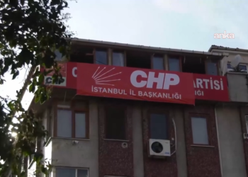 Bahçelievler’deki binaya CHP İstanbul İl Başkanlığı yazısı asıldı