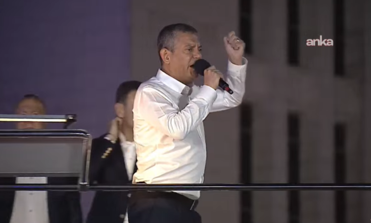 Özgür Özel: Ey Erdoğan, bu meydan korkuyu evde bıraktı