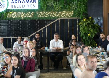 Adıyaman Belediye Başkanı Tutdere, üniversite sınavına AKEM’de hazırlanan gençlerle buluştu