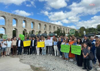 Tarihi Uzun Kemer önünde betonlaşmaya karşı protesto