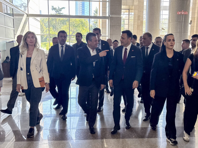 Özgür Çelik ve 25 CHP’linin yargılandığı duruşma ertelendi