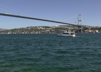 İstanbul Boğazı çift yönlü olarak gemi trafiğine kapatıldı