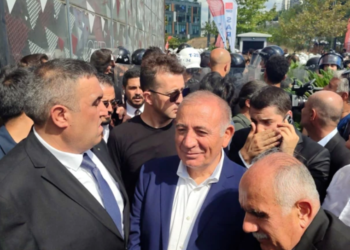 CHP İstanbul İl Başkanlığı’na polis ablukası dünya basınında