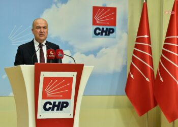 CHP’li Bakan, Yerlikaya’ya, polis barikatı getiren plakasız araçları sordu