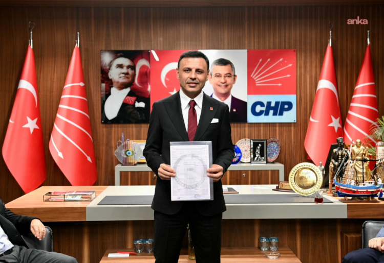 Özgür Çelik: Sokaklar benim makam odamdır, binalar sembolik yerlerdir