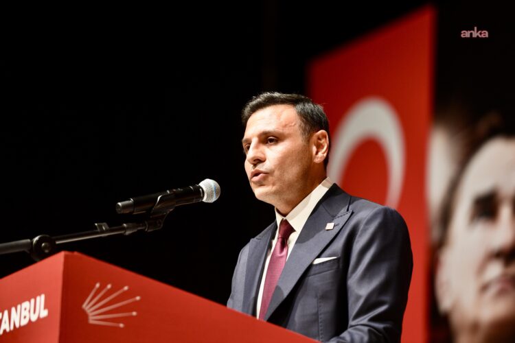 Özgür Çelik yeniden CHP İstanbul İl Başkanı seçildi!