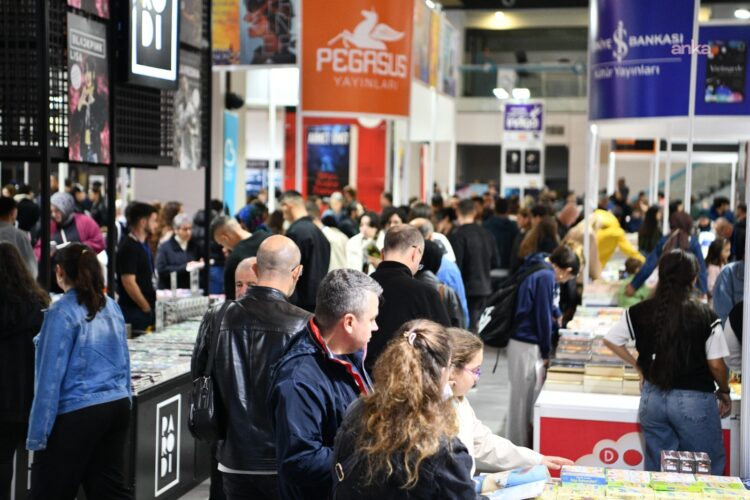 Balıkesir Kitap Fuarı’na yedinci gününde de yoğun ilgi
