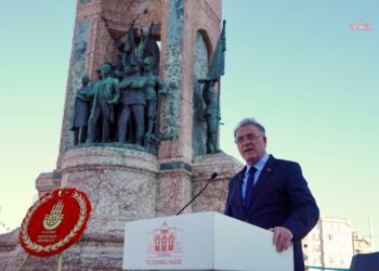 İstanbul’un Kurtuluşu’nun 102. yılı Taksim’de kutlandı