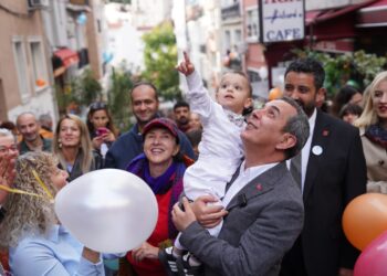 Robin’in zaferi: Hastalığı yendi, umudu gökyüzüne bıraktı