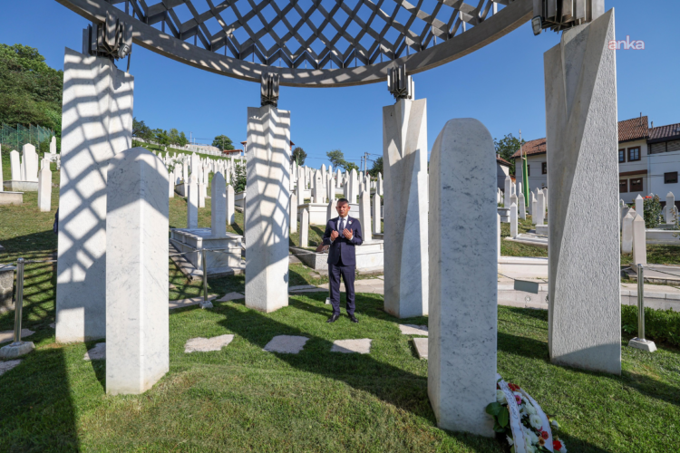 Özel, Aliya İzzetbegoviç’i vefatının 22’nci yılında andı