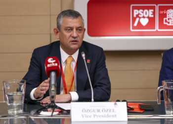Özgür Özel: “Otoriterlik, enternasyonal dayanışma ve mücadele karşısında yenilmeye mahkumdur”