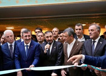 İBB’den 14 yeni cami, 640 tarihi mezar ve 72 cemevine destek