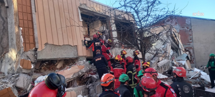 Bakan Yerlikaya’dan Gebze’de çöken binaya ilişkin açıklama