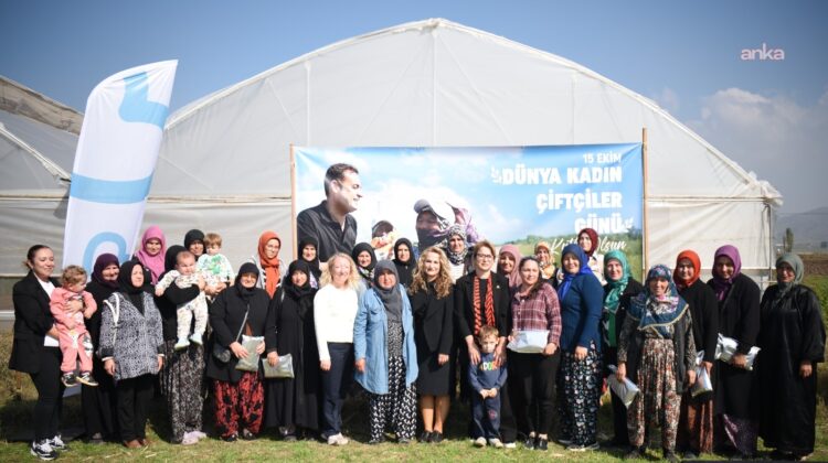 Balıkesir Büyükşehir Belediyesi’nden kadın çiftçilere marul fidesi ve sıvı gübre desteği