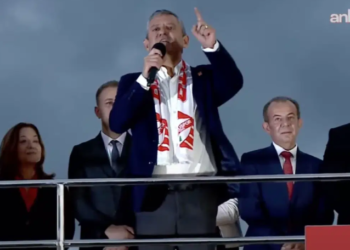 Özgür Özel: “Muhalefete muhalefet etme devrini geride bıraktık”