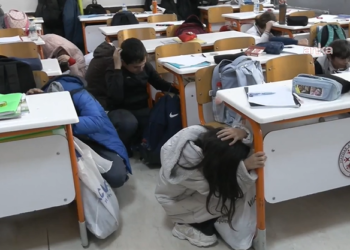 “Afetlere Dayanıklılık Ayı” kapsamında okullarda eş zamanlı tatbikat yapıldı