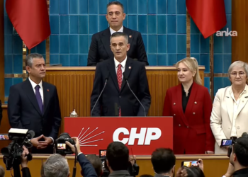 İYİ Parti’den ihraç edilen Ümit Dikbayır, CHP’ye katıldı