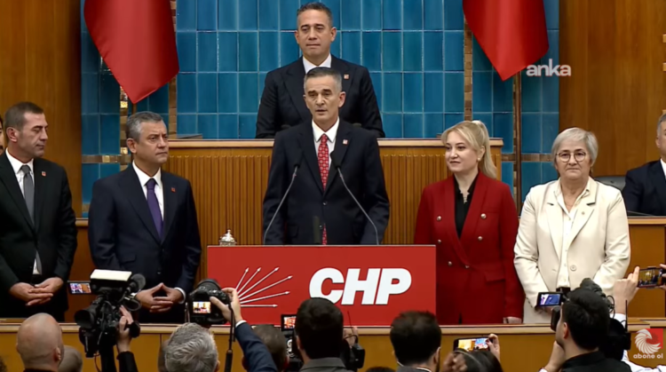 İYİ Parti’den ihraç edilen Ümit Dikbayır, CHP’ye katıldı