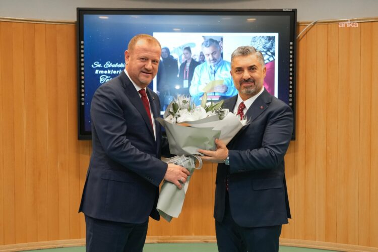 Ebubekir Şahin, koltuğu Mehmet Daniş’e devretti