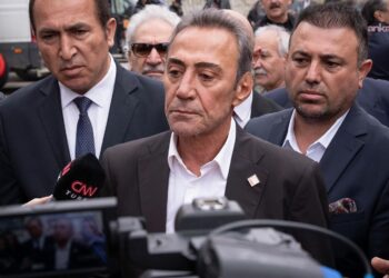 CHP’de eski vekiller Şimşek ve Baydar ihraç edildi