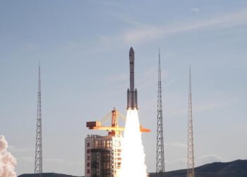 Çin, uzaya yeni uydu grubu gönderdi