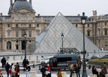 Paris’teki Louvre Müzesi’nden “paha biçilemez” tarihi mücevherler çalındı