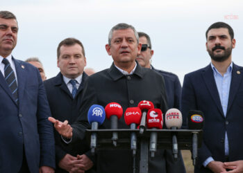 Özgür Özel: “Dünkü filmin senaristi Çağlayan Adliyesi’nde, oyuncuları yandaş kanallardaydı”