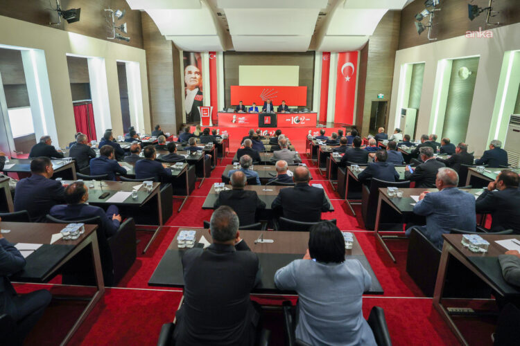 Özgür Özel, kurultay öncesi 81 il başkanıyla bir araya geldi