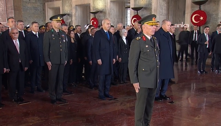 Devlet erkanı, Anıtkabir’de Ata’nın huzuruna çıktı