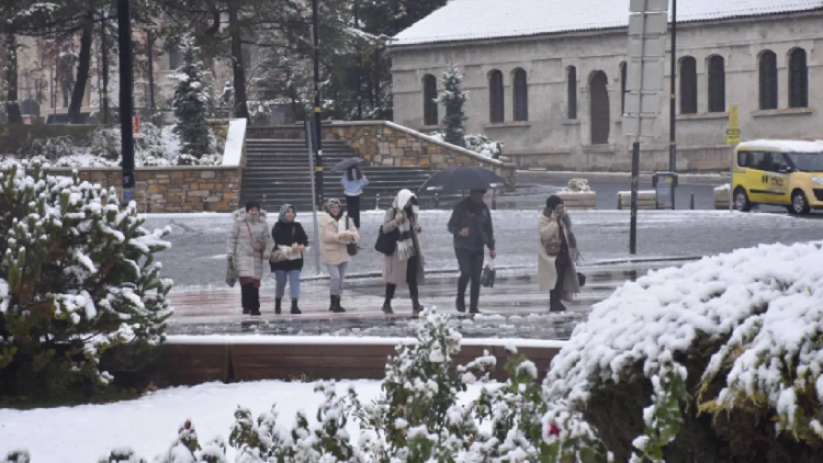 Sivas’ta kar kalınlığı 40 santimetreye ulaştı!