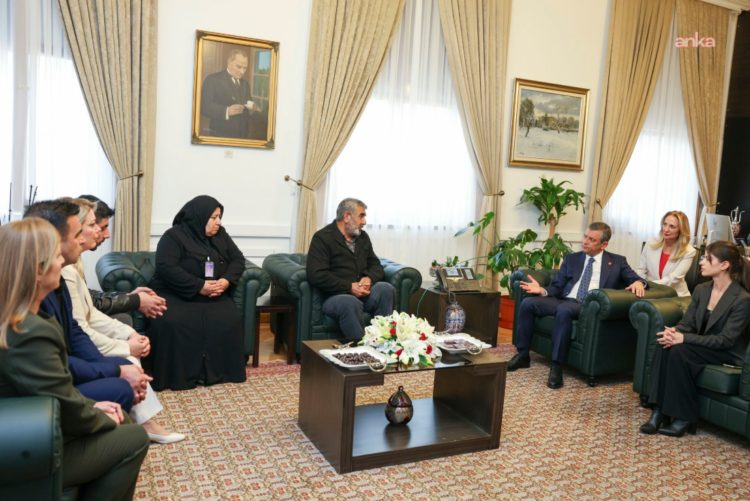 Özgür Özel, Rojin Kabaiş’in ailesi ve Esra Tokyaz ile görüştü