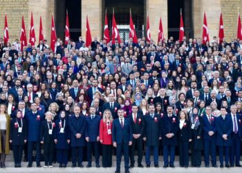 Yusuf Tekin, 81 ilden gelen öğretmenlerle Anıtkabir’i ziyaret etti